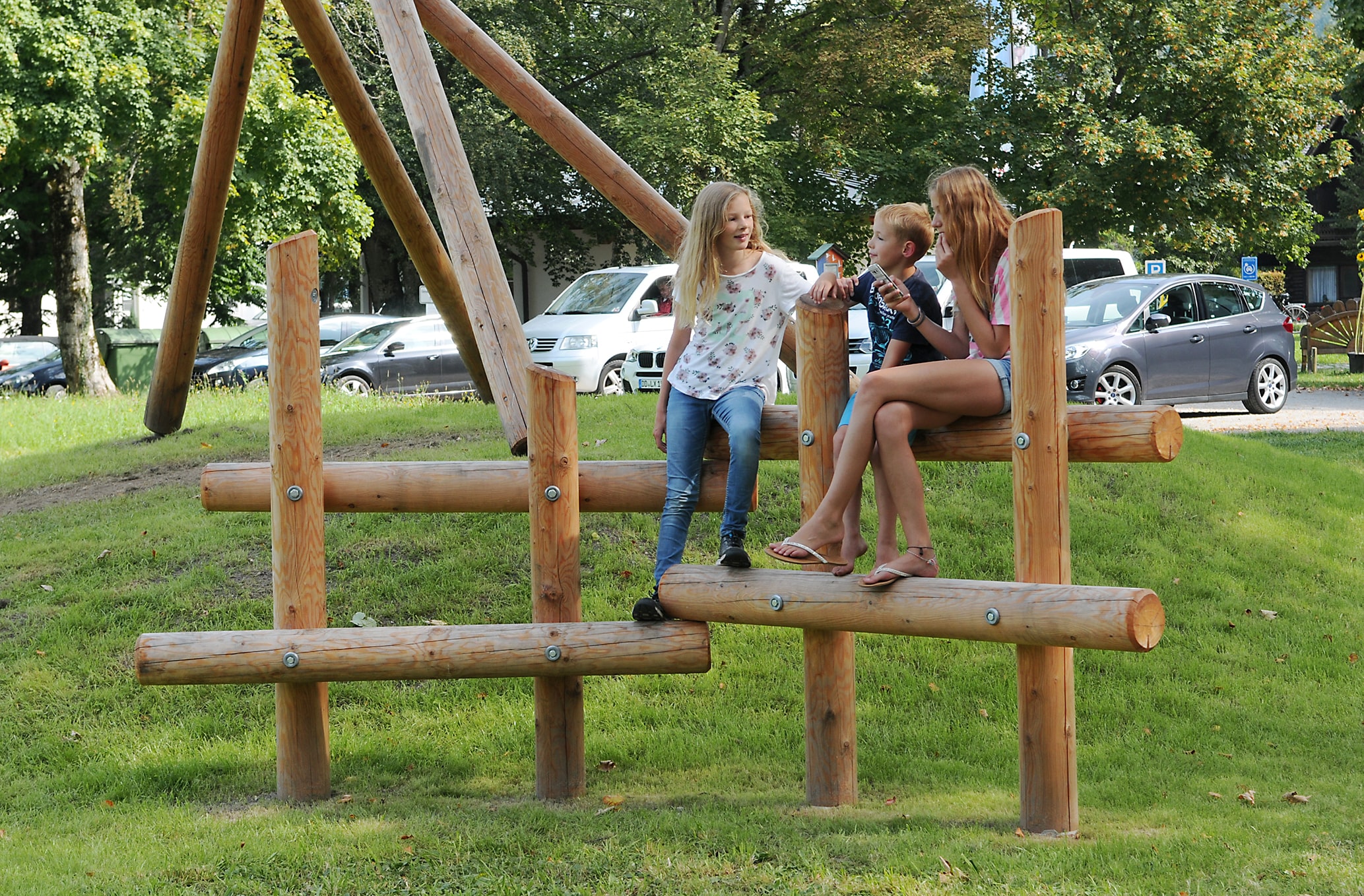 Sitting Fence a natural play equipment made for socialising and climbing